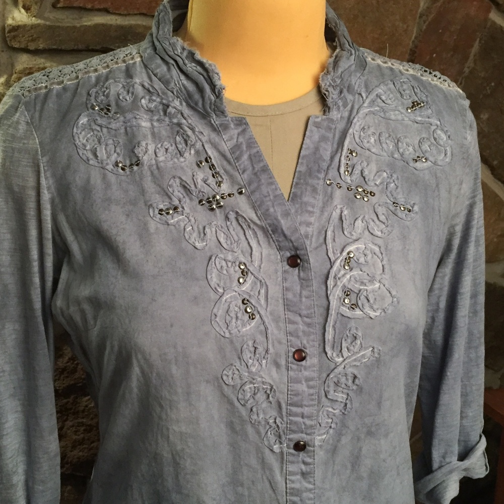 Reba embellished button-up (snaps) shirt Size L